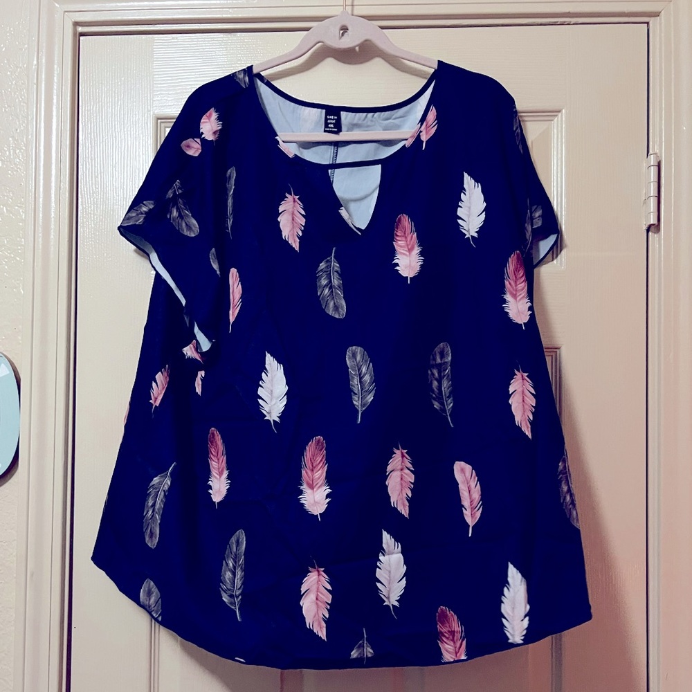 Blue blouse with pink feathers